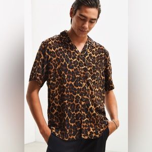 Urban Outfitters Men’s XXL Leopard Print Rayon Button Up